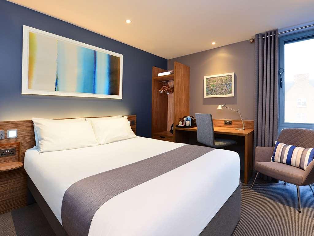 Travelodge London City Airport Room photo