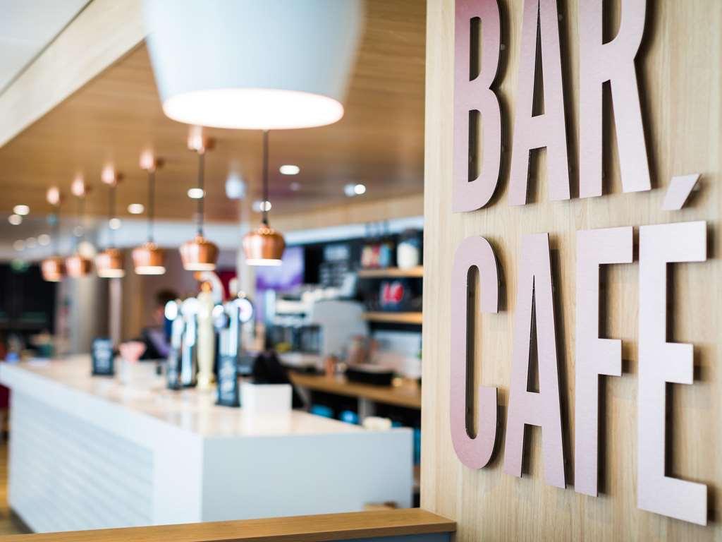 Travelodge London City Airport Restaurant photo