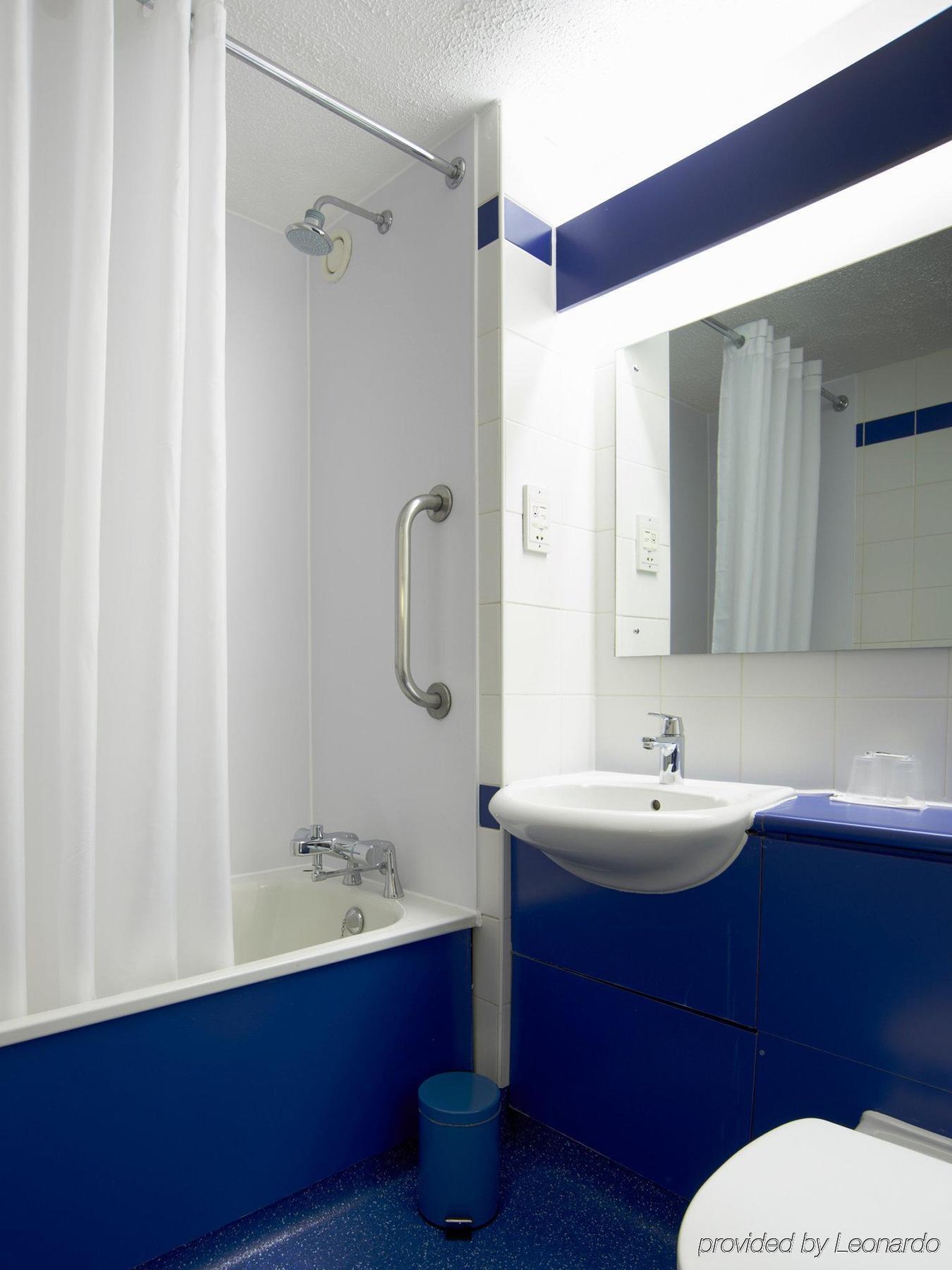 Travelodge London City Airport Exterior photo